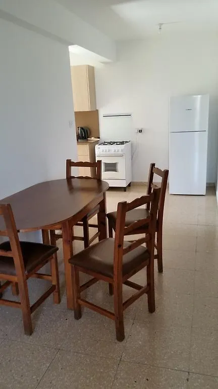 לרנקה Pelides Apartments