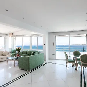 Laila's Seaview Penthouse Διαμέρισμα