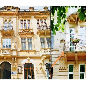 Family In Center With Balcony Apartament Lwów